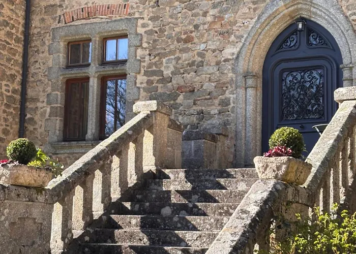 Chateau De Vaulx * Sainte-Agathe