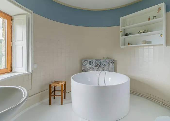 Chateau De Vaulx * Sainte-Agathe