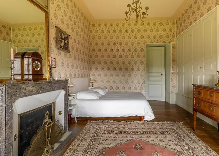 Chateau De Vaulx * Sainte-Agathe